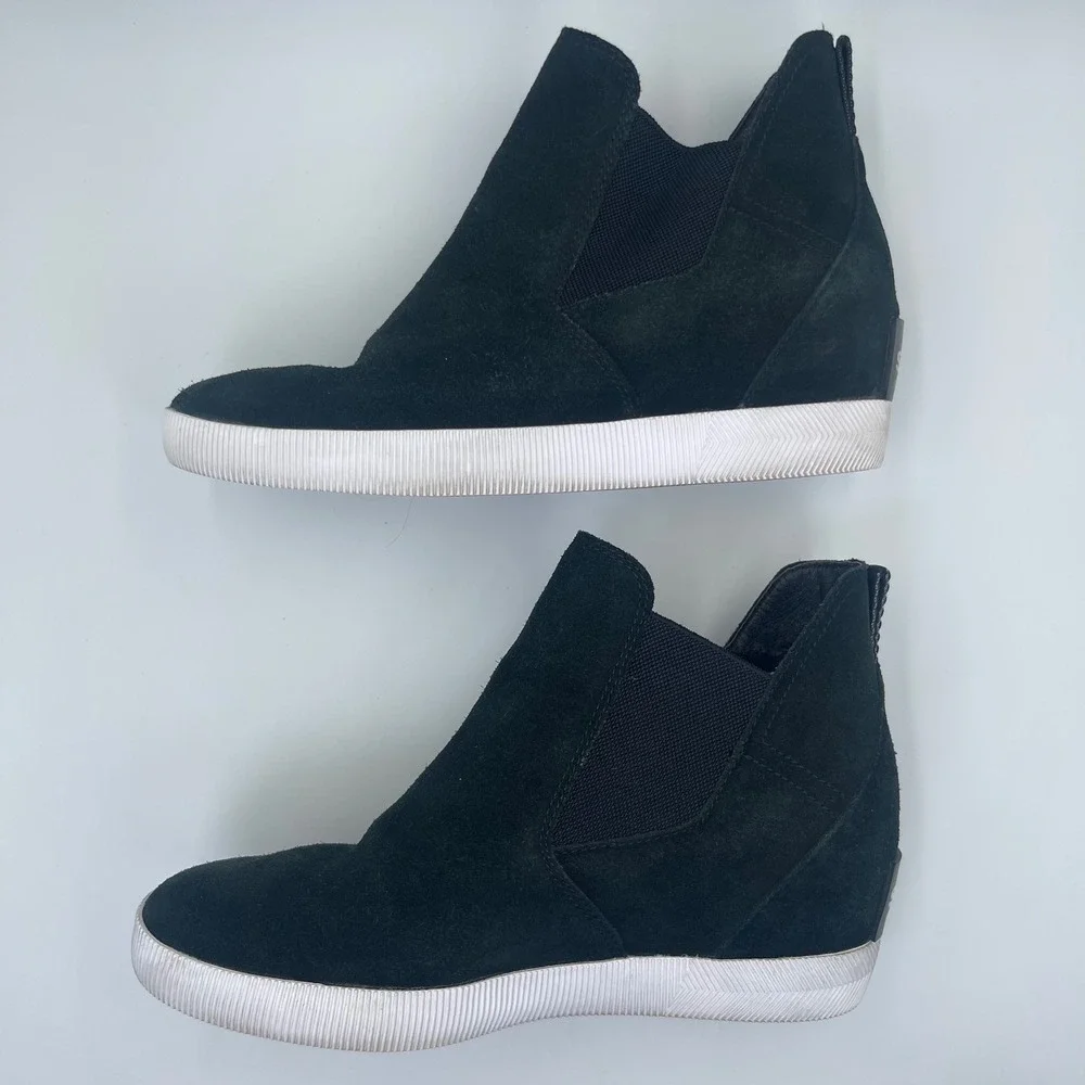 Sorel Womens Size 10 Black Suede Wedge Chelsea Slip On Sneakers